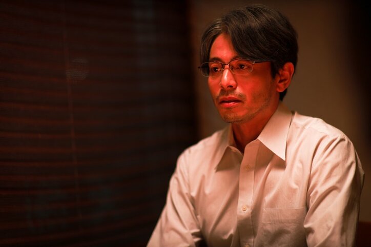 ラブホで不倫相手からピアスのプレゼント…自己肯定感低め女子のまさかの行動に衝撃『泥濘の食卓』