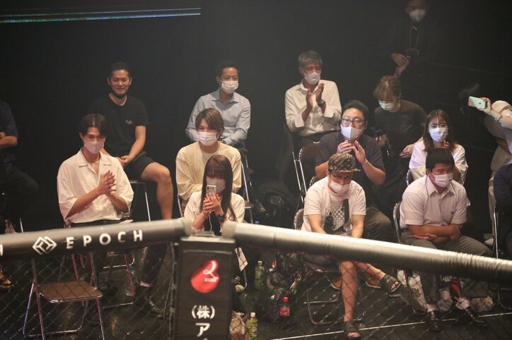 “しょあ”こと有井渚海が「Road to ONE 3rd」でTKO勝ち 観戦した恋ステメンバーが祝福