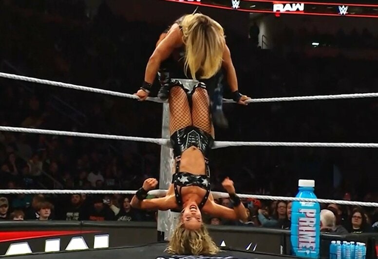 まさかの体勢から気合の“セクシー所作” 美女レスラー、覚醒ぶりに「成長しすぎ」「もう本物」ファン驚きと興奮