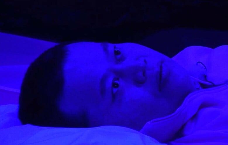 モグライダーともしげ、闇夜の中での“目ガンギマリ”状態に霜降り・せいや爆笑「モナリザやん（笑）」