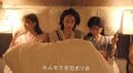 三角関係の男女が1つのベッドで…女優2人がイケメン俳優を挟んで寝る姿に「カオス」の声『ドラ恋~Kissing the tears away~』act.9