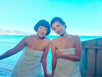 たんぽぽ・川村エミコ、河中あいと温泉ロケ　バスタオル姿を公開し谷間チラリ