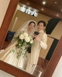 「お似合いすぎて」塩野瑛久＆足立梨花、笑顔浮かべる結婚式ショットに反響