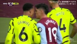 「ウチのエースに何してんだ」「うるせえ」ゼロ距離のフェイスオフで睨み合い！悪質な足裏タックルからアーセナルDFとウェストハムMFが一触即発の一部始終