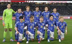 「見つかったか、ついに」内田篤人も後輩・菅原由勢のラストパスを絶賛！鎌田大地とのダイレクト連係にファン「すげえいいパス」大興奮