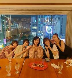  堀ちえみ、『花の82年組』メンバーと食事会「お誕生日のお祝いもサプライズで！」 