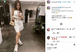 谷まりあ、“美脚”際立つホワイトコーデを披露 「まじ女神！！美の神様や！！」と絶賛の声