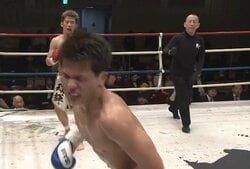 「指が裂けたようだ」「痛そうで見てられない」ファン悲痛なアクシデント ローブローも重なる不運をはねのけダウン奪う激勝