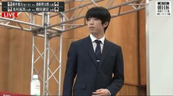 「おざぶかわいいなあ」藤井聡太竜王・名人、公開対局も準備万端！“椅子on座布団”のカンペキ装備に「マイ座布団かな？」