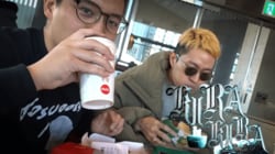 「すべてがキラキラしていた毎日」。ラップトリオ・Dos Monosが最新作『Dos Moons 2』から「KIRA KIRA」のMVを公開。