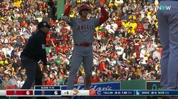 会心の当たり＆好走塁に大谷翔平も気分上々 二塁上で両手を挙げてベンチに向けてノリノリポーズがかわいい