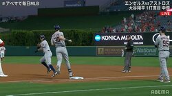 おい、待ってくれ！打者に抜かれかけた走者があたふたの珍プレー「楽しそう」「追い越しちゃえｗ」