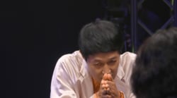 「カッコ良っ」“リアルアカギ” 本郷奏多の鋭すぎる視線にポーカー好き芸人・小籔千豊も悶絶