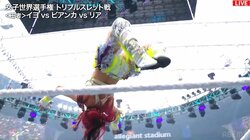 美しい弧を描いたイヨのムーンサルト