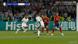 「また逆転？」劇的展開に観客の期待度MAX、DF4人の間をぶち抜く衝撃弾丸ミドル炸裂の瞬間　監督采配が光る“交代選手の一撃”にファン「ぶちあがる」「声出たわ」