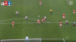 ウソでしょ…！？ 佐野海舟、衝撃の“高速スライディング”「止めるんかい！」爆速ランニング→体を投げ出した“神ディフェンス”「上手すぎやろ」