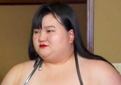 人気女性芸人、わがままボディあらわな“正装”に驚きの声「宇宙カラーです」