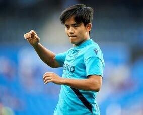 「タケ嬉しそう」代表帰りの久保建英、同僚＆監督の温かい歓迎に“はにかむ姿”が反響！「めっちゃいいチーム」