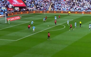 オシャレすぎる“神アシスト”が脚光！「鳥肌たった」「えぐない？」マンＵ主将の超絶ノールックパスがマンＣ守備陣を凍らせた瞬間