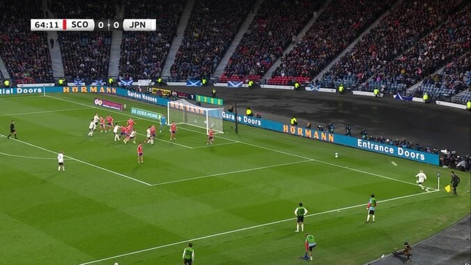 「レベチやん」三笘薫の狙い澄ましたコントロールショットにスタジアム騒然「やっぱえぐいわ」「技術高い」高精度な右足インサイドキックにファン興奮 5枚目