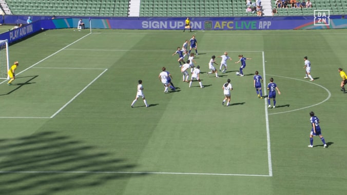 「ないないない！」長谷川唯の“華麗ターン→極上パス”からまさかの展開…“誤審”に実況解説席も困惑「あれ…？」【女子アジアカップ】 3枚目