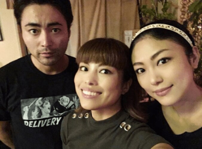 山田孝之、美人姉2人と久々姉弟ショット「ワイワイと賑やかな会でした」 1枚目