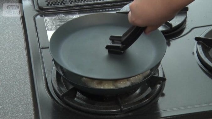 深型で餃子を焼いたら浅型でふたをできる