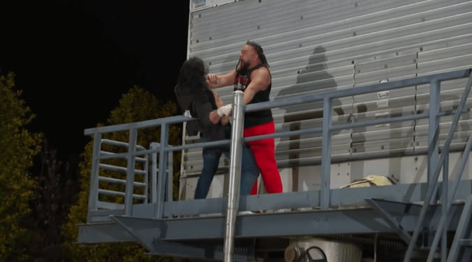 「危ない」2階から仲良く“落下フィニッシュ”のカオス展開