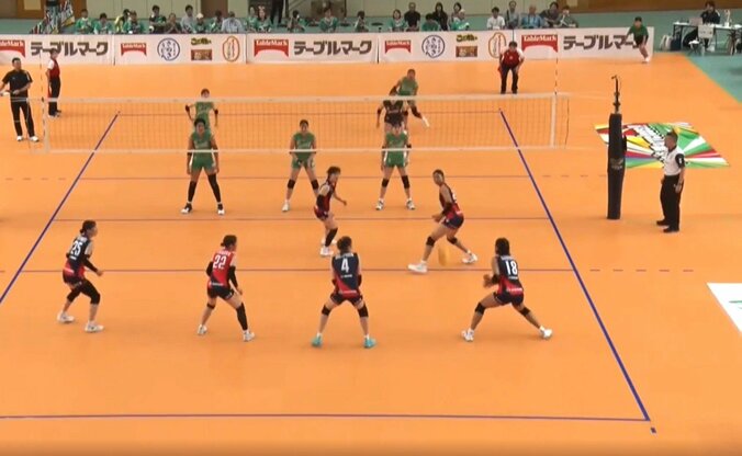 強烈サーブが炸裂