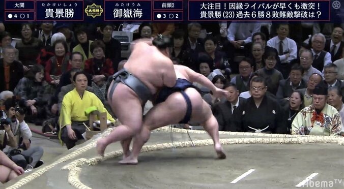 貴景勝、“難敵”・御嶽海を突き落として5勝目 土俵際の攻防に館内の熱気は最高潮 1枚目