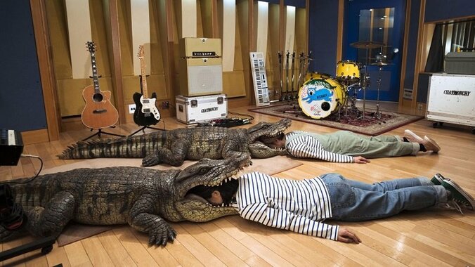 チャットモンチーも死んだふり？『家に帰ると妻が必ず死んだふりをしています。』のコラボMV公開！ 1枚目