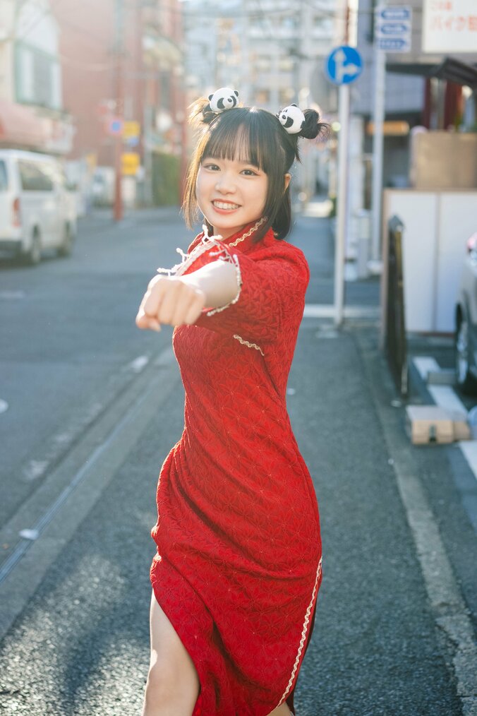 「シンデレラ宣言！」加入後の写真が即話題の“スーパー原石” 中国出身の18歳、ROMANのデジタル写真集が発売決定 5枚目