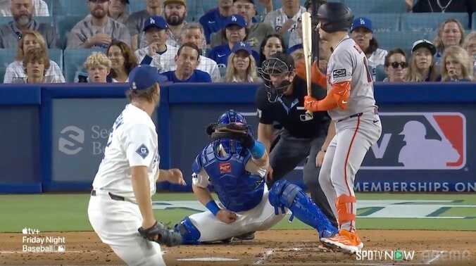 “伝家の宝刀”に球場沸騰！ カーショーのカーブが「あまりにも綺麗で打てない」 落差1.6m“魔法の一球”に米熱狂 4枚目