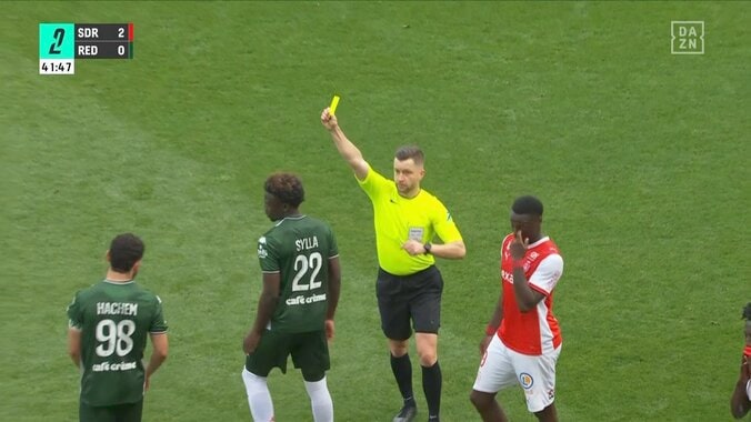 「没収試合になるぞ？」中村敬斗出場試合で乱闘騒ぎ…ベンチから両チーム飛び出す大荒れの事態に場内＆ネット騒然 4枚目