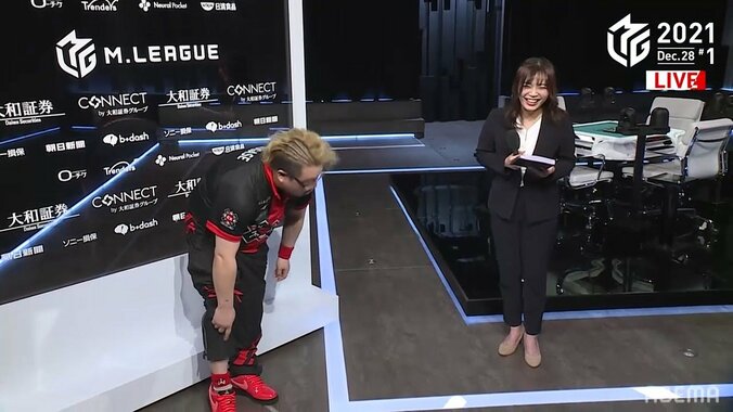 それ、リストバンドですけど！松ヶ瀬隆弥、験担ぎに両足にも装着 ファンが爆笑「お茶目」「少年漫画みたいで可愛い」／麻雀・Mリーグ 1枚目