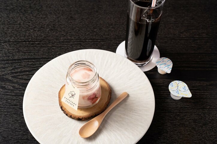 藤井聡太王将、午前のおやつは「掛川桜のプリン」羽生善治九段は王将駒を抱えたクマ型のクッキー/将棋・王将戦七番勝負第1局