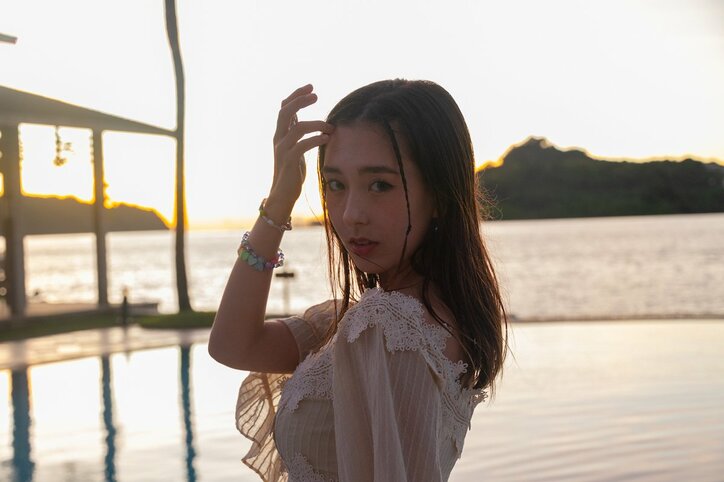 セクシー弁護士・シャーニィーの水着オフショットを一挙公開 衝撃の“貝殻”逆ハーレム写真など『シャッフルアイランド Season3』