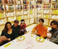 窪塚ファミリーの“クリスマスショット”に「美男美女しかいない」「ビジュアルが良すぎる」の声