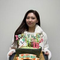 「もっともっと成長できる1年に」NiziU・マユカ、18歳の誕生日を迎える メンバー全員で記念撮影も