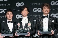 稲垣&草なぎ&香取、仲良くベーグルを頬張る姿にファンほっこり「3人揃うと安心する」の声