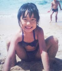 「この頃からもうアイドルですね」須田亜香里、幼少期時代の“夏の思い出ショット”を公開し反響続々