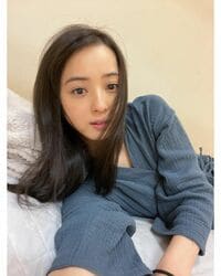「横になります」佐々木希、休憩中のナチュラルな姿を披露