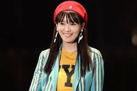 飯豊まりえ、“セイウチ”とキス！？「反応可愛すぎ」「迫力あります」と話題に