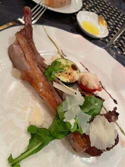 デヴィ夫人、友人らと堪能した贅沢な料理を公開「私のお気に入りのお店」 