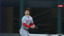 打っても守ってもMVPクラス トラウトの爆走ジャンピングキャッチで敵地ファンまで大興奮