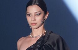 中条あやみ「奇跡の9頭身」「小顔すぎ」ド迫力な美しさにファンからため息！『TGC 和歌山 2024』トップバッターを艶やかに飾る