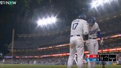 大谷翔平、ホームラン直後の行動が話題に　戦列復帰を果たしたフリーマンとの“胸熱シーン”「最強感ありすぎ」「絵になるな」