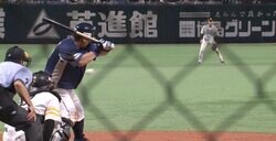 球場騒然！一体、どこに行った？ デッドボールがお腹に直撃→ボールが消える謎現象… 笑っちゃダメだけど、面白すぎる　西武・中村剛也に“消える死球”が直撃した瞬間