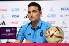 「彼がトロフィーを掲げる姿を見届けたい」大一番を前にスカローニ監督がメッシへの想いを語る【W杯】