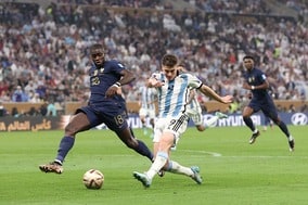 得点奪うメッシの影として躍動　“スプリント数75回は前田より上”輝いたアルバレスの献身性